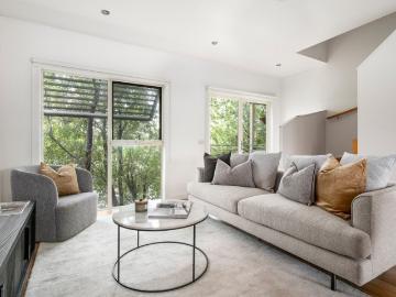 Light Filled Refurbished Richmond Living