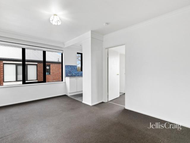 Light Filled Richmond Living in an Unbeatable City Fringe Location