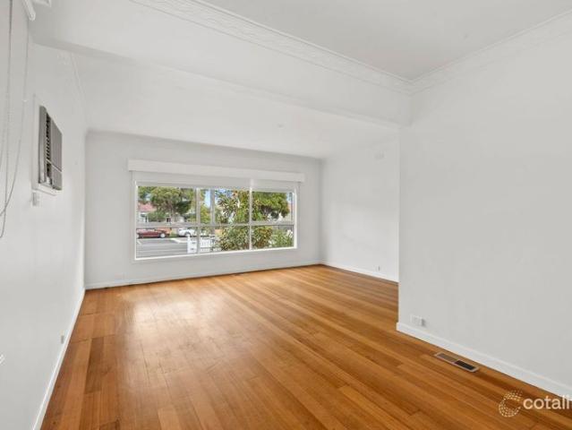 Light Filled Weatherboard Home in Prime Geelong Location