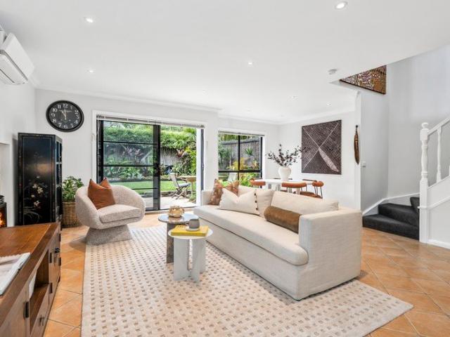 Light filled townhouse  dream lifestyle location