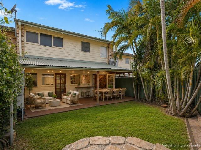 Light Filled Townhouse in a Prime Location!