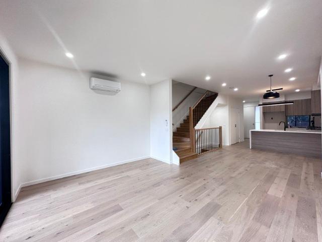 Light filled Townhouse in Doncaster
