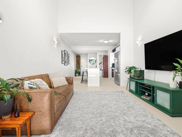 Light Filled Townhouse Living in a Boutique Corinda Complex
