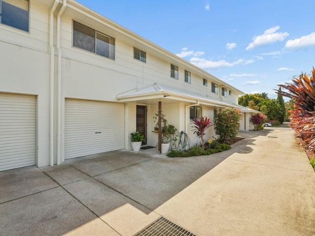 Light Filled Townhouse Living In A Walk To Everything Location