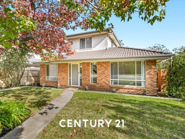Light Filled Townhouse with Spacious Layout and Flexible Family Living