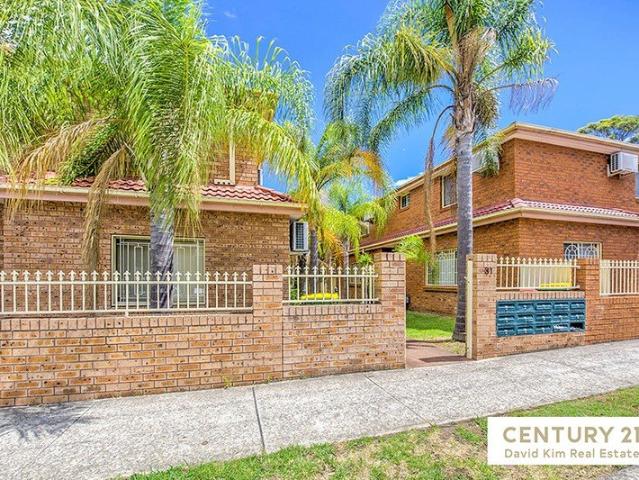 Light Filled Townhouse with Private Courtyard & Double Lock Up Garage