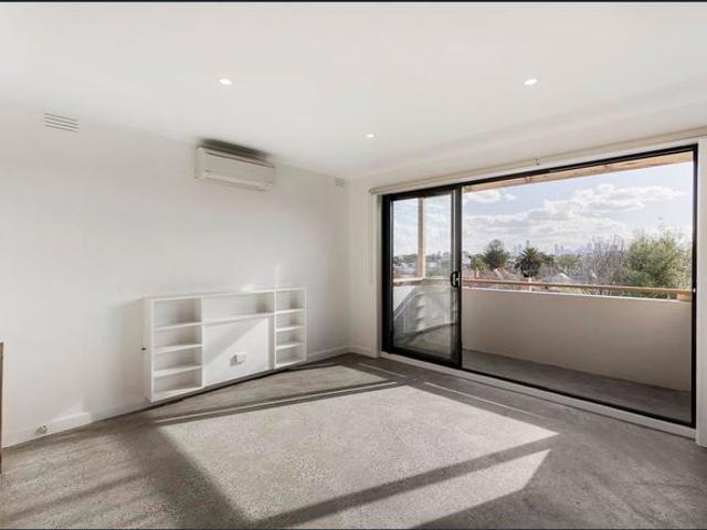 Light Filled Top Floor Apartment with CBD Views in Hawthorn