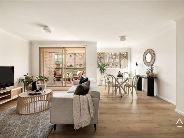 Light Filled Top Floor Apartment with Resort Style Facilities