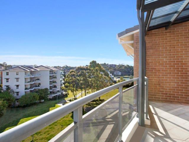 Light Filled Top Floor Apartment with Vaulted Ceilings