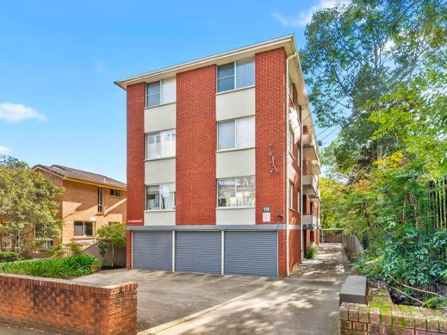 Light Filled Top Floor Apartment in a Prime Gladesville Location