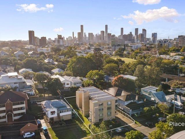 Light Filled Top Floor Apartment in Auchenflower Block