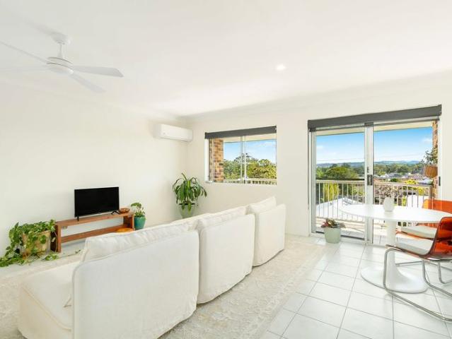 Light Filled Top Floor Apartment in Great Location