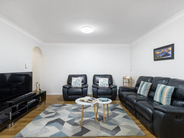 Light Filled Top Floor Apartment in Prime Hornsby Location