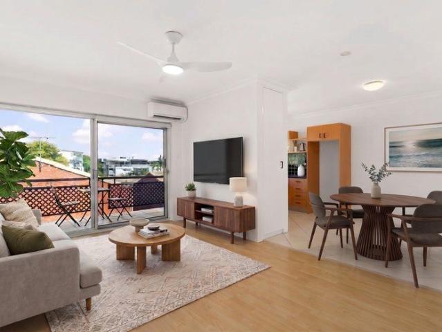 Light Filled Top Floor Brick Apartment in Ideal Nundah Local