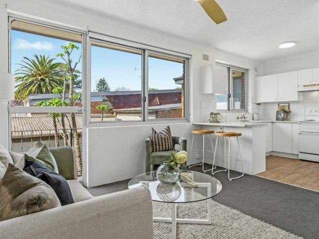 Light Filled Top Floor Living Above Avenue Road Shops with Lock Up Garage, Easy Walk to Mosman Village