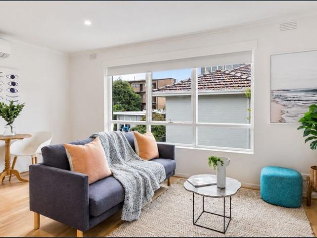 Light Filled Top Floor Living in the Heart of South Yarra