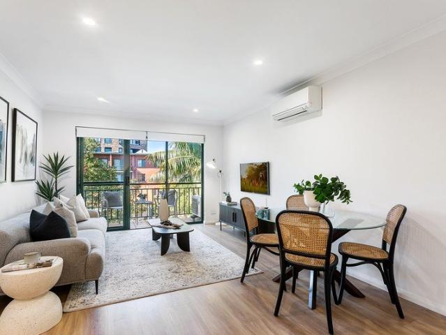 Light filled top floor retreat in sought after Huntley Green