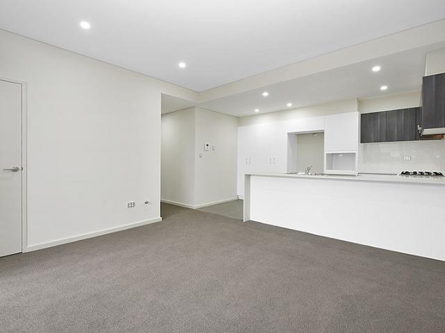 Light filled top to floor apartment