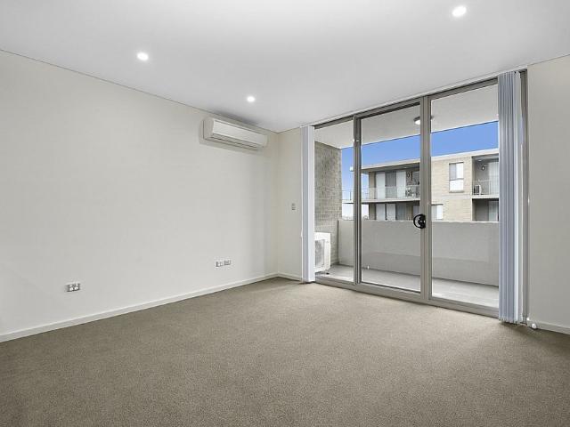 Light filled top to floor apartment