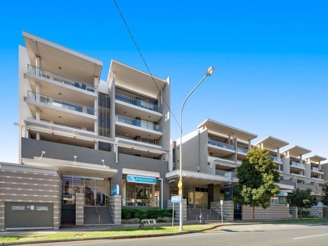 Light Filled Three Bedroom Living in a Peaceful Inner City Setting