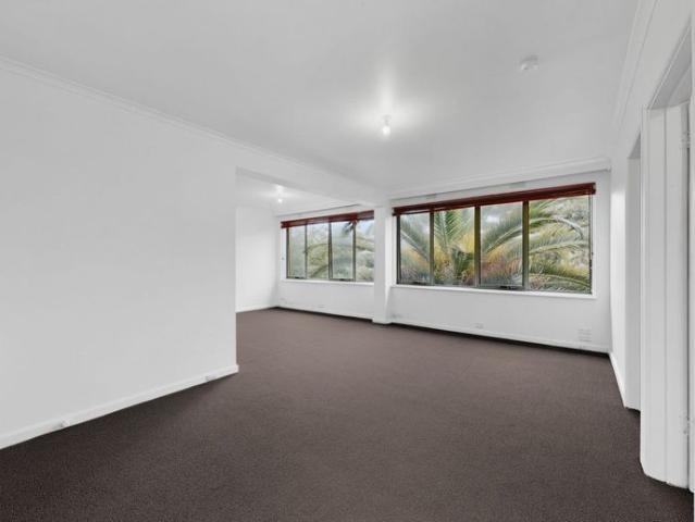 Light Filled Three Bedroom Living with Beachside Appeal