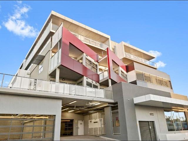 Light Filled Two Bedroom Apartment in a Fantastic Location