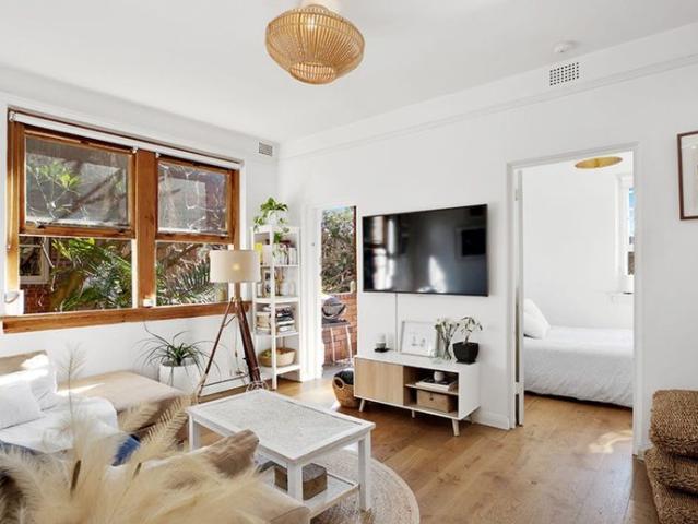 Light Filled Two Bedroom Apartment In Art Deco Block