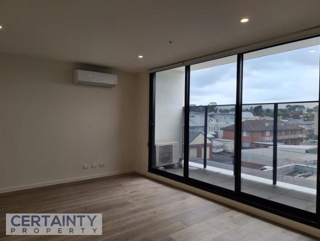 Light Filled Two Bedroom Apartment in Convenient Location