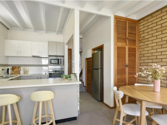 Light Filled Two Bedroom Townhouse in Lindisfarne