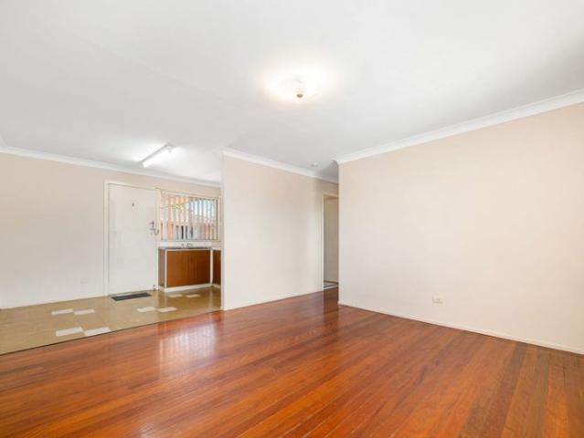 Light Filled Two Bedroom Unit in the Heart of Coorparoo