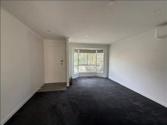 Light Filled Two Bedroom Unit in Convenient Glenroy Location