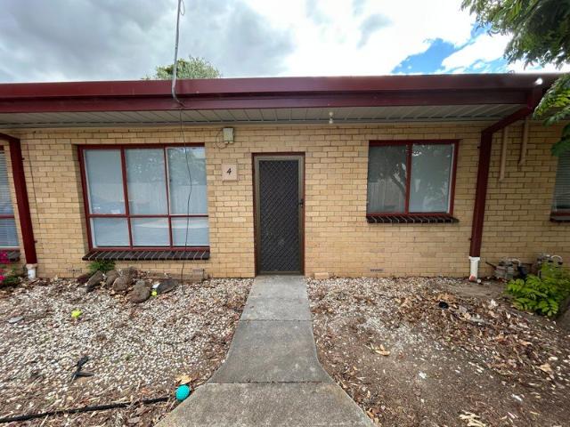 Light Filled Two Bedroom Unit in Convenient Werribee Location! APPLICATIONS NOW OPEN