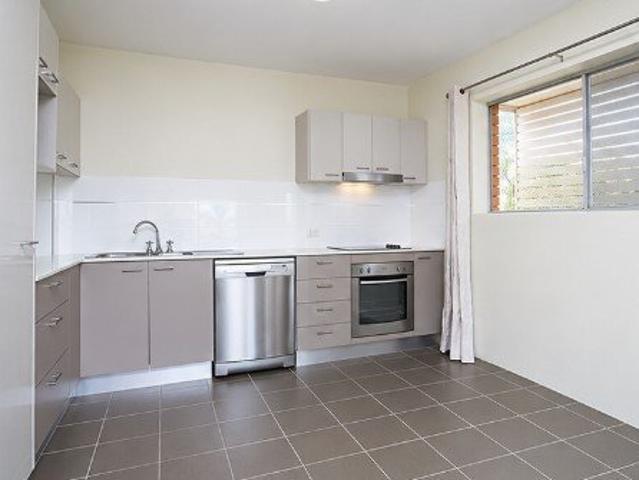 Light Filled Two Bedroom Unit in Prime Coorparoo Location
