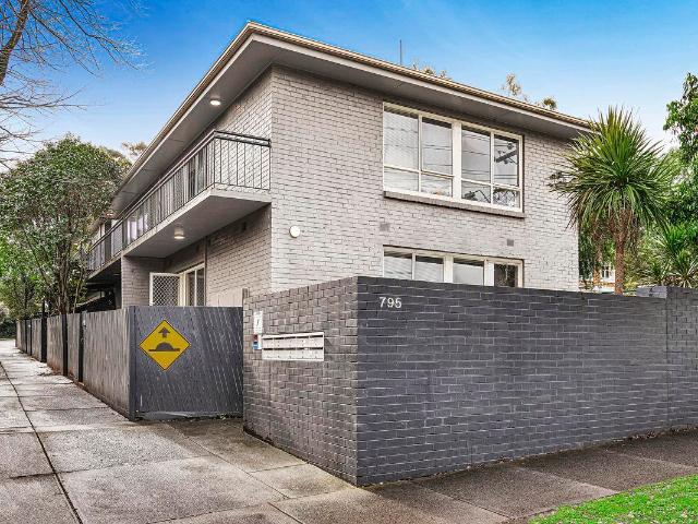 Light Filled Two Bedroom Unit in Prime Hawthorn East