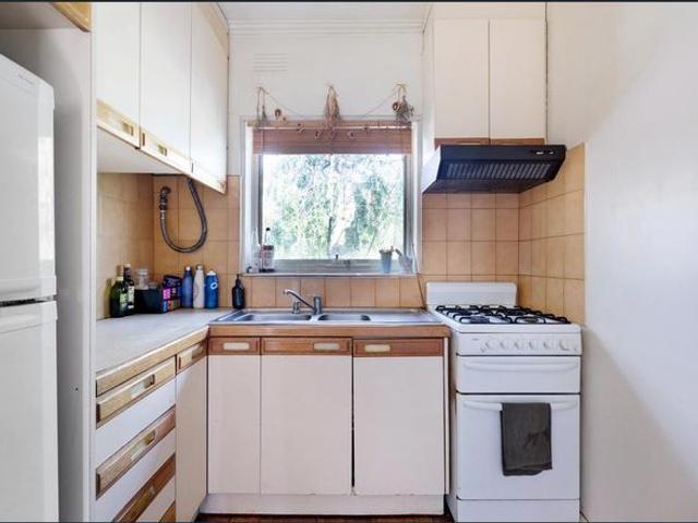 Light Filled Two Bedroom Unit in Prime Hawthorn East