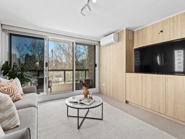 Light Filled Urban Sanctuary with Leafy Outlook & Modern Finishes