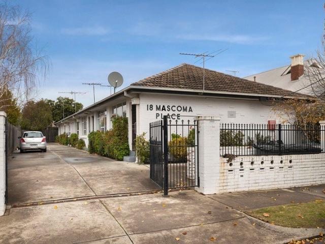 Light filled villa in a prime Ascot Vale location
