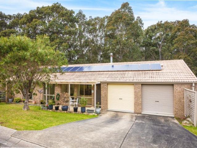 Light Filled Villa with Large Backyard & Workshop