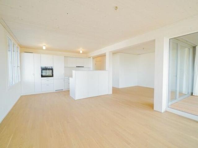 Light flooded maisonette apartment with spacious floor plan