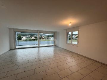 LIGHT FLOODED AND MODERN IN PRIVATE LOCATION