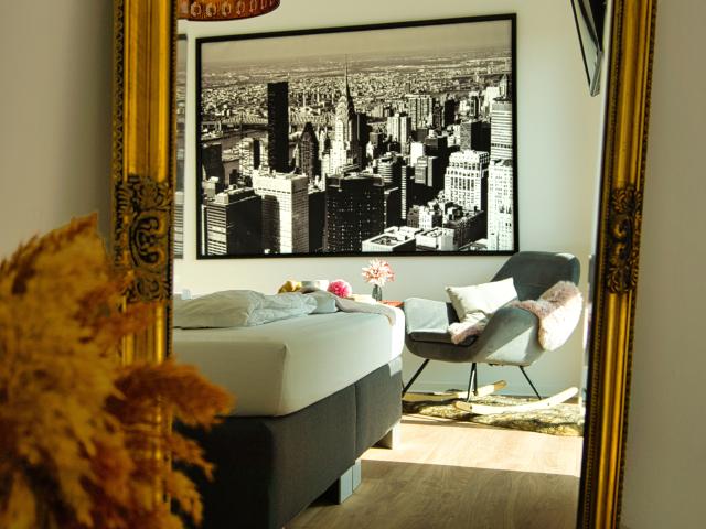 Light flooded and stylish penthouse apartment with whirlpool in the Hanover region