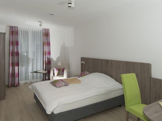 Light flooded apartment with weekly cleaning service & fitness studio in the house, perfect location in Bogenhausen