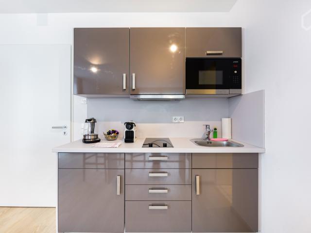 Light flooded apartment with weekly cleaning service & fitness studio in the house, perfect location in Bogenhausen