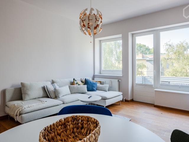 Light flooded, bright 3 room apartment with balcony and fully furnished in Berlin