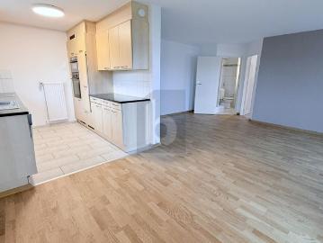 LIGHT FLOODED, QUIET & IDEALLY LOCATED