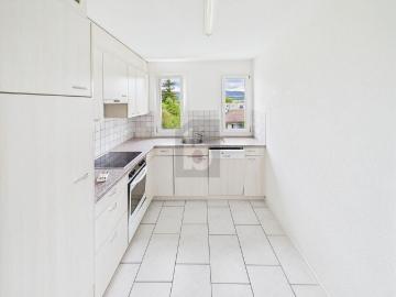 LIGHT FLOODED, SPACIOUS ON TWO FLOORS