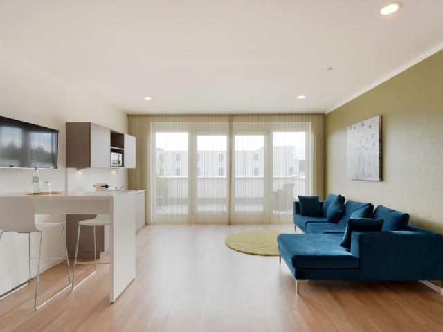 Light flooded spacious apartment in the middle of Hürth, with large balcony & weekly cleaning, Hurth Amsterdam Apartments for Rent