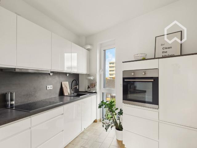 Light flooded three room apartment with excellent connections, Frankfurt Amsterdam Apartments for Rent