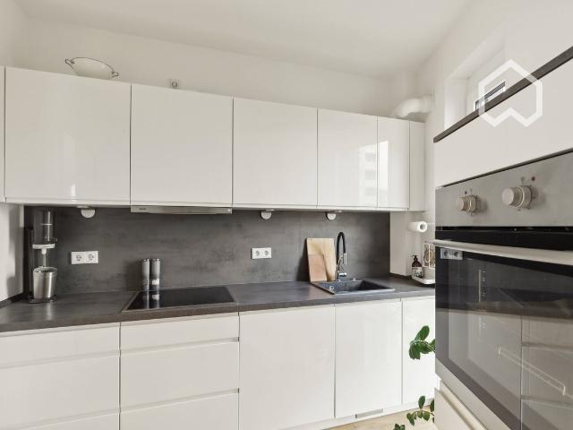 Light flooded three room apartment with excellent connections, Frankfurt Amsterdam Apartments for Rent