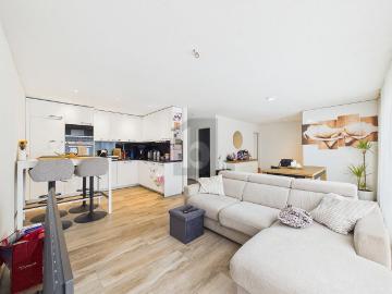 LIGHT FLOODED, WITH OPEN LIVING & DINING AREA